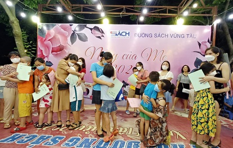 Xúc động với Ngày của mẹ ở Đường sách Vũng Tàu - Ảnh 2. Xúc động với Ngày của mẹ ở Đường sách Vũng Tàu - Ảnh 2.