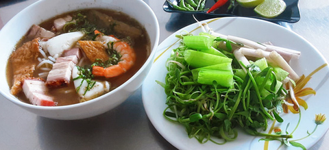 Ăn bún mắm, ăn viên ngọc phương Đông trong kho báu Việt Nam - Ảnh 1. Ăn bún mắm, ăn viên ngọc phương Đông trong kho báu Việt Nam - Ảnh 1.