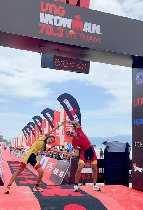 Chàng trai bất ngờ được bạn gái cầu hôn tại vạch đích Ironman 70.3 - Ảnh 2. Chàng trai bất ngờ được bạn gái cầu hôn tại vạch đích Ironman 70.3 - Ảnh 2.