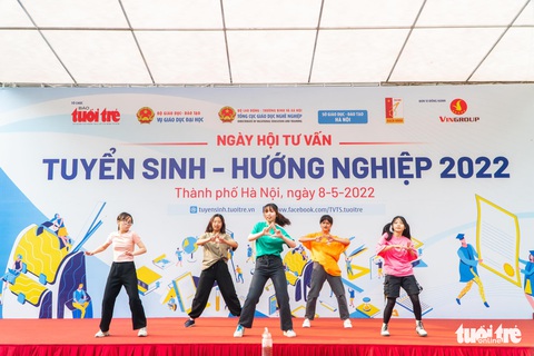 Hàng ngàn thí sinh đến với Ngày hội tư vấn tuyển sinh tại Hà Nội - Ảnh 15. Hàng ngàn thí sinh đến với Ngày hội tư vấn tuyển sinh tại Hà Nội - Ảnh 15.