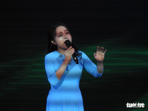 Nhà thơ Hữu Thỉnh nhận Huân chương Độc lập - Ảnh 6. Nhà thơ Hữu Thỉnh nhận Huân chương Độc lập - Ảnh 6.