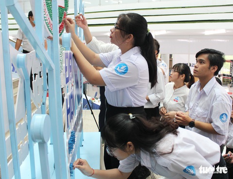 Hơn 800 sinh viên TP.HCM tranh tài Thủ lĩnh trí lực song hành - Ảnh 5. Hơn 800 sinh viên TP.HCM tranh tài Thủ lĩnh trí lực song hành - Ảnh 5.