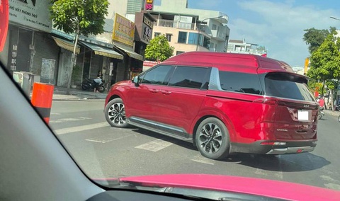 Khách hàng phải cọc 300 triệu nếu muốn mua Kia Carnival Royal tại Việt Nam - Ảnh 1. Khách hàng phải cọc 300 triệu nếu muốn mua Kia Carnival Royal tại Việt Nam - Ảnh 1.