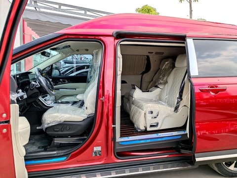 Khách hàng phải cọc 300 triệu nếu muốn mua Kia Carnival Royal tại Việt Nam - Ảnh 3. Khách hàng phải cọc 300 triệu nếu muốn mua Kia Carnival Royal tại Việt Nam - Ảnh 3.