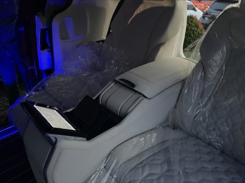 Khách hàng phải cọc 300 triệu nếu muốn mua Kia Carnival Royal tại Việt Nam - Ảnh 7. Khách hàng phải cọc 300 triệu nếu muốn mua Kia Carnival Royal tại Việt Nam - Ảnh 7.