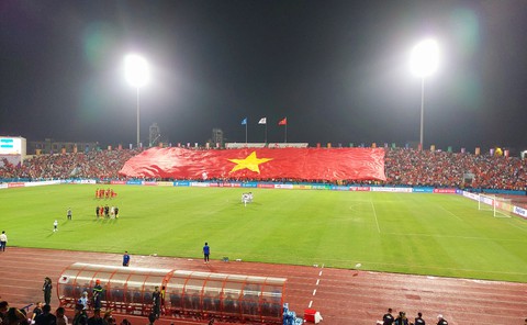 Sân Việt Trì không thể cử hành quốc ca trước trận U23 Việt Nam - U23 Philippines vì sự cố âm thanh - Ảnh 1. Sân Việt Trì không thể cử hành quốc ca trước trận U23 Việt Nam - U23 Philippines vì sự cố âm thanh - Ảnh 1.