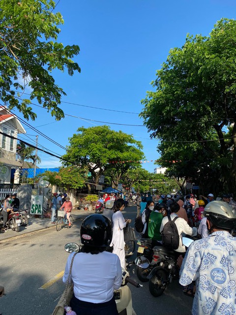 Lao vào quán nhậu ở Hội An vung kiếm, nổ súng, hai người bị thương nặng - Ảnh 1. Lao vào quán nhậu ở Hội An vung kiếm, nổ súng, hai người bị thương nặng - Ảnh 1.