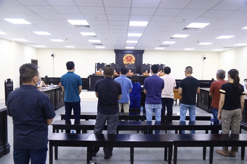 Lừa đảo gần 300 tỉ đồng, cựu chủ tịch Công ty chứng khoán SME cùng 9 đồng phạm hầu tòa - Ảnh 1. Lừa đảo gần 300 tỉ đồng, cựu chủ tịch Công ty chứng khoán SME cùng 9 đồng phạm hầu tòa - Ảnh 1.