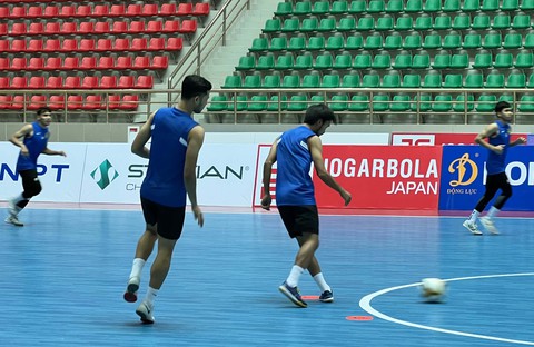 Phải nhập viện, huấn luyện viên futsal Malaysia không có mặt ở buổi tập - Ảnh 2. Phải nhập viện, huấn luyện viên futsal Malaysia không có mặt ở buổi tập - Ảnh 2.