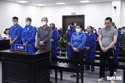 Cựu cán bộ công an cầm đầu đường dây tráo sổ đỏ, chiếm đoạt hàng chục tỉ đồng - Ảnh 1. Cựu cán bộ công an cầm đầu đường dây tráo sổ đỏ, chiếm đoạt hàng chục tỉ đồng - Ảnh 1.
