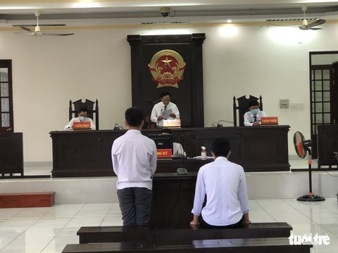 Xử vụ 4 thanh thiếu niên cướp tiền học sinh: Vẫn phạt tù bị cáo kêu oan - Ảnh 1. Xử vụ 4 thanh thiếu niên cướp tiền học sinh: Vẫn phạt tù bị cáo kêu oan - Ảnh 1.
