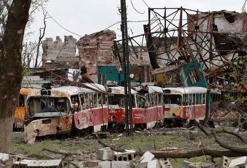 Phó thủ tướng Nga đến thăm Mariupol, tính chuyện giúp đỡ tái thiết - Ảnh 2. Phó thủ tướng Nga đến thăm Mariupol, tính chuyện giúp đỡ tái thiết - Ảnh 2.
