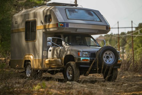 Bán tải Toyota Hilux độ nhà di động: Bên ngoài hầm hố, bên trong tiện nghi - Ảnh 1. Bán tải Toyota Hilux độ nhà di động: Bên ngoài hầm hố, bên trong tiện nghi - Ảnh 1.