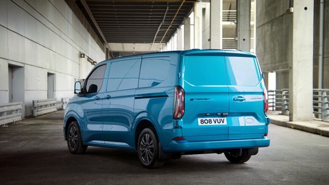 Ford Transit điện lộ diện: Chạy gần 400 km/sạc, có thể sạc ngược thiết bị ngoài - Ảnh 6. Ford Transit điện lộ diện: Chạy gần 400 km/sạc, có thể sạc ngược thiết bị ngoài - Ảnh 6.