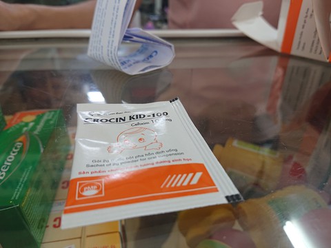 Trẻ ho, sốt, tiêu chảy... đều dùng kháng sinh, nguy cơ kháng thuốc khiến bệnh nặng khó chữa - Ảnh 1. Trẻ ho, sốt, tiêu chảy... đều dùng kháng sinh, nguy cơ kháng thuốc khiến bệnh nặng khó chữa - Ảnh 1.