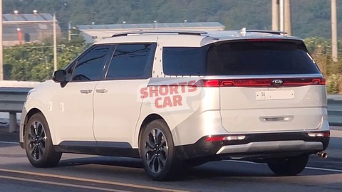 Kia Carnival đời mới chuẩn bị có phiên bản hybrid, chạy không tốn xăng - Ảnh 4. Kia Carnival đời mới chuẩn bị có phiên bản hybrid, chạy không tốn xăng - Ảnh 4.