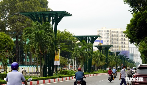 Tạm dừng thi công trụ thép hoa bị kêu phá vỡ không gian kiến trúc ở Vũng Tàu - Ảnh 1. Tạm dừng thi công trụ thép hoa bị kêu phá vỡ không gian kiến trúc ở Vũng Tàu - Ảnh 1.