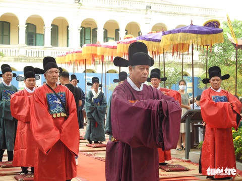 Tết Đoan Ngọ đến Hoàng thành Thăng Long xem lễ ban quạt trong cung đình xưa - Ảnh 1. Tết Đoan Ngọ đến Hoàng thành Thăng Long xem lễ ban quạt trong cung đình xưa - Ảnh 1.