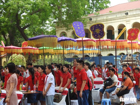 Tết Đoan Ngọ đến Hoàng thành Thăng Long xem lễ ban quạt trong cung đình xưa - Ảnh 2. Tết Đoan Ngọ đến Hoàng thành Thăng Long xem lễ ban quạt trong cung đình xưa - Ảnh 2.