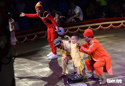 Người nhện, Minion, Aladin, nàng tiên cá... làm xiếc trong ngày 1-6 - Ảnh 6. Người nhện, Minion, Aladin, nàng tiên cá... làm xiếc trong ngày 1-6 - Ảnh 6.