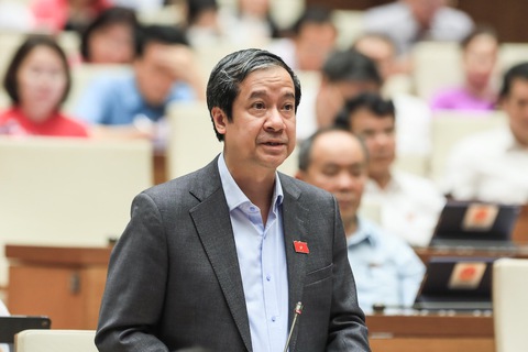 Bộ trưởng Nguyễn Kim Sơn giải trình việc tăng giá học phí, sách giáo khoa - Ảnh 1. Bộ trưởng Nguyễn Kim Sơn giải trình việc tăng giá học phí, sách giáo khoa - Ảnh 1.