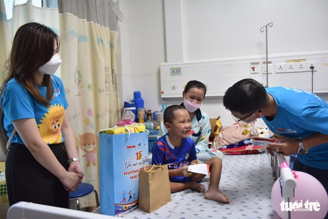 Nụ cười vơi bớt nỗi đau - Ảnh 2. Nụ cười vơi bớt nỗi đau - Ảnh 2.