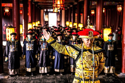 ‘Bom tấn’ cổ trang Trung Quốc ‘Thiên hạ lương điền’: góc nhìn khác về vua Càn Long - Ảnh 1. ‘Bom tấn’ cổ trang Trung Quốc ‘Thiên hạ lương điền’: góc nhìn khác về vua Càn Long - Ảnh 1.
