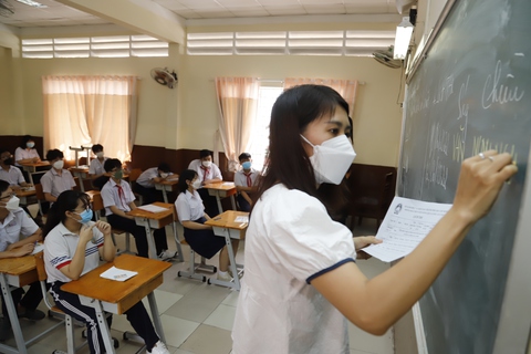 Đất để chục năm chưa xây trường, TP.HCM có số trường học chuẩn quốc gia trong nhóm thấp nhất nước - Ảnh 2. Đất để chục năm chưa xây trường, TP.HCM có số trường học chuẩn quốc gia trong nhóm thấp nhất nước - Ảnh 2.