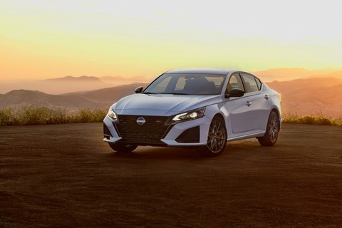 Nissan Altima 2023 ra mắt: Thay đổi nhẹ, khó lòng đuổi kịp Toyota Camry - Ảnh 2. Nissan Altima 2023 ra mắt: Thay đổi nhẹ, khó lòng đuổi kịp Toyota Camry - Ảnh 2.