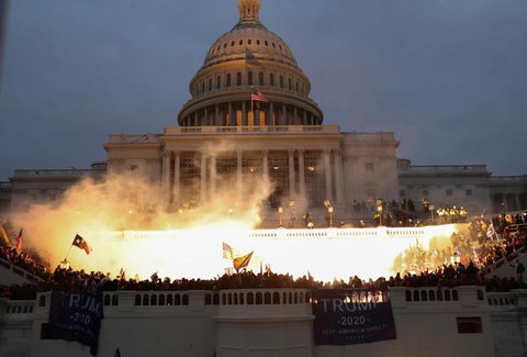 Ông Trump nổi giận chỉ trích sau khi bị truy tố lần ba - Ảnh 3. Vụ bạo loạn tại Điện Capitol ngày 6-1-2021 - Ảnh: REUTERS