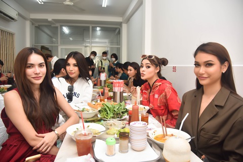 Hoa hậu Hòa bình quốc tế 2021 quảng bá phở - Ảnh 2. Hoa hậu Hòa bình quốc tế 2021 quảng bá phở - Ảnh 2.