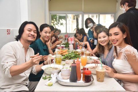 Hoa hậu Hòa bình quốc tế 2021 quảng bá phở - Ảnh 1. Hoa hậu Hòa bình quốc tế 2021 quảng bá phở - Ảnh 1.