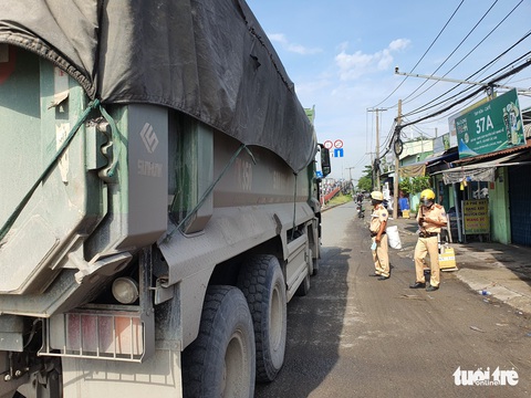 TP.HCM siết chặt kiểm soát, ‘trị’ xe quá tải - Ảnh 1. TP.HCM siết chặt kiểm soát, ‘trị’ xe quá tải - Ảnh 1.