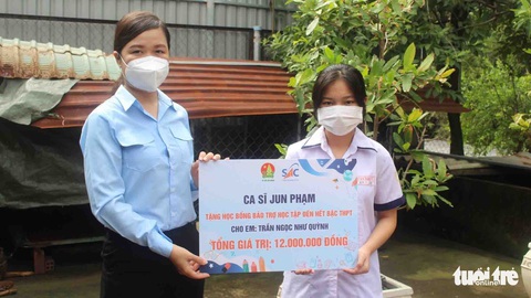 Những gia sư áo xanh giúp bạn nhỏ mở lòng và bước tiếp - Ảnh 1. Những gia sư áo xanh giúp bạn nhỏ mở lòng và bước tiếp - Ảnh 1.