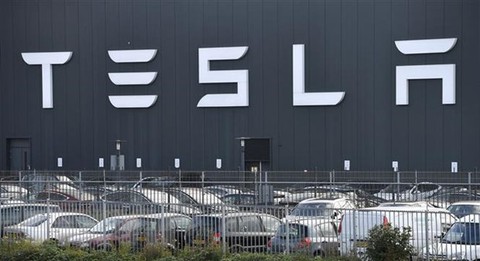 Mỹ mở rộng điều tra về độ an toàn hệ thống lái xe tự động của Tesla - Ảnh 1. Mỹ mở rộng điều tra về độ an toàn hệ thống lái xe tự động của Tesla - Ảnh 1.