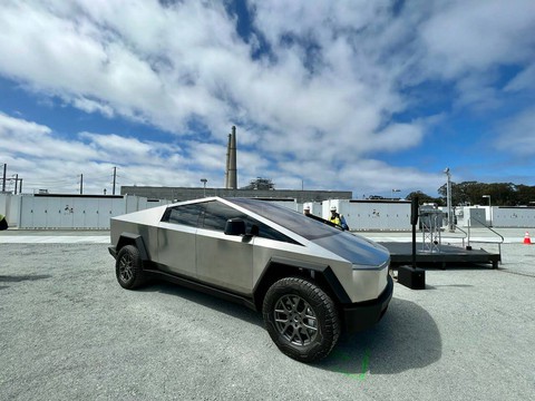 Bán tải Tesla Cybertruck lần đầu lộ nội thất cùng nhiều trang bị mới được bổ sung - Ảnh 1. Bán tải Tesla Cybertruck lần đầu lộ nội thất cùng nhiều trang bị mới được bổ sung - Ảnh 1.
