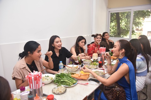 Hoa hậu Hòa bình quốc tế 2021 quảng bá phở - Ảnh 6. Hoa hậu Hòa bình quốc tế 2021 quảng bá phở - Ảnh 6.