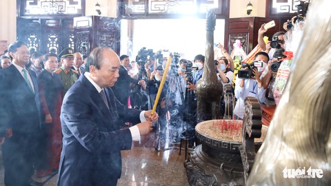 Lãnh đạo Đảng và Nhà nước dự lễ kỷ niệm ngày sinh cố Chủ tịch Hội đồng Bộ trưởng Phạm Hùng - Ảnh 1. Lãnh đạo Đảng và Nhà nước dự lễ kỷ niệm ngày sinh cố Chủ tịch Hội đồng Bộ trưởng Phạm Hùng - Ảnh 1.