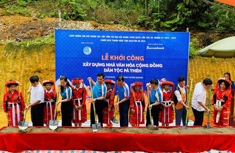 Khởi động giải chạy Những bước chân vì cộng đồng - chặng 5 - Ảnh 4. Khởi động giải chạy Những bước chân vì cộng đồng - chặng 5 - Ảnh 4.