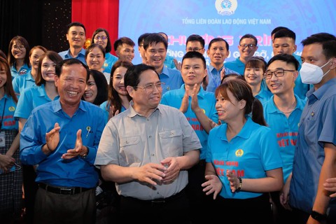 Thủ tướng đối thoại với công nhân: Rà soát chính sách, đáp ứng nguyện vọng về đời sống, việc làm... - Ảnh 1. Thủ tướng đối thoại với công nhân: Rà soát chính sách, đáp ứng nguyện vọng về đời sống, việc làm... - Ảnh 1.