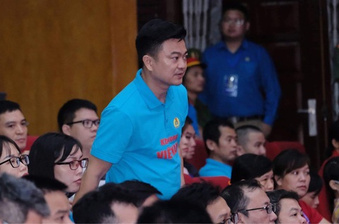 Thủ tướng đối thoại với công nhân: Rà soát chính sách, đáp ứng nguyện vọng về đời sống, việc làm... - Ảnh 5. Thủ tướng đối thoại với công nhân: Rà soát chính sách, đáp ứng nguyện vọng về đời sống, việc làm... - Ảnh 5.