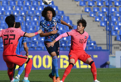 U23 Nhật Bản biến Hàn Quốc thành cựu vương bằng chiến thắng đậm - Ảnh 1. U23 Nhật Bản biến Hàn Quốc thành cựu vương bằng chiến thắng đậm - Ảnh 1.