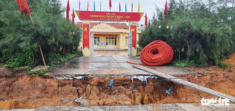 Rãnh sâu như chiến hào dựng trước nhà cả tháng trời, người dân bất an - Ảnh 4. Rãnh sâu như chiến hào dựng trước nhà cả tháng trời, người dân bất an - Ảnh 4.