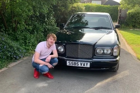 9X chơi xe sang: Rolls-Royce, Bentley không đắt như mọi người vẫn nghĩ - Ảnh 1. 9X chơi xe sang: Rolls-Royce, Bentley không đắt như mọi người vẫn nghĩ - Ảnh 1.