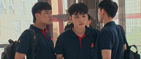 Lối nhỏ vào đời của tuổi 18 nhiều khủng hoảng và lắm nổi loạn - Ảnh 1. Lối nhỏ vào đời của tuổi 18 nhiều khủng hoảng và lắm nổi loạn - Ảnh 1.