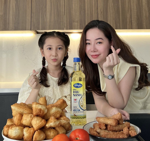 Điều gì ẩn chứa bên trong chai dầu đậu nành được ưa dùng? - Ảnh 1. Điều gì ẩn chứa bên trong chai dầu đậu nành được ưa dùng? - Ảnh 1.