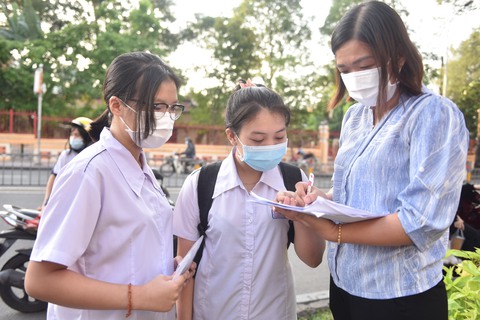 Thi vào lớp 10 tại TP.HCM: Đề toán sẽ dễ hơn những năm trước? - Ảnh 3. Thi vào lớp 10 tại TP.HCM: Đề toán sẽ dễ hơn những năm trước? - Ảnh 3.