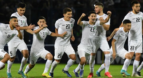 Thủ môn lãnh thẻ đỏ, Uzbekistan vẫn loại Iraq trên chấm luân lưu và đi tiếp ở giải U23 châu Á - Ảnh 1. Thủ môn lãnh thẻ đỏ, Uzbekistan vẫn loại Iraq trên chấm luân lưu và đi tiếp ở giải U23 châu Á - Ảnh 1.