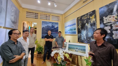 Xứ thần kinh của bảy họa sĩ Huế - Ảnh 2. Xứ thần kinh của bảy họa sĩ Huế - Ảnh 2.