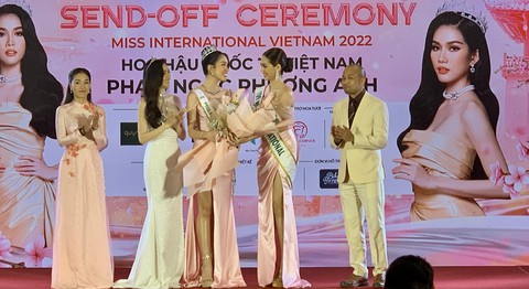Lê Long Dũng thiết kế trang phục nửa tỉ đồng cho Phương Anh thi Hoa hậu Quốc tế 2022 - Ảnh 2. Lê Long Dũng thiết kế trang phục nửa tỉ đồng cho Phương Anh thi Hoa hậu Quốc tế 2022 - Ảnh 2.